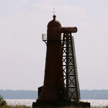 Заброшенный нижний Николаевский створный маяк
